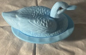 Beautiful Vintage Turquoise Blue Milk Glass Duck Nest With Gorgeous Amber Eye - Picture 1 of 12