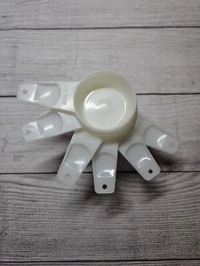 Vintage Tupperware Measuring Cups - Set of 6 - WHITE - 1970s Baking Kitchen Supp - Picture 1 of 13