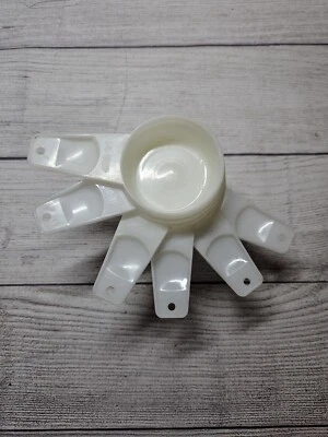 Vintage Tupperware Measuring Cups - Set of 6 - WHITE - 1970s Baking Kitchen Supp - Image 1 of 4