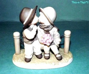 ENESCO Porzellan Figur 1996 mit Liebe und Küssen - Bild 1 von 3