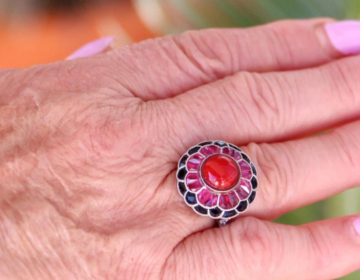 Diseño de cúpula de flores Art Deco hecho a mano en plata 935 con anillo de piedras multicolores Foto 1 de 4