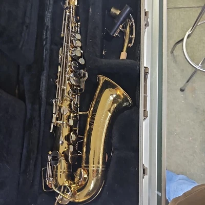 Saxofón alto Buescher Aristocrat, EE. UU., completo, muy buen estado Foto 1 de 4