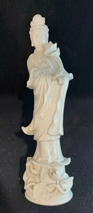 VTG 14" KWAN YIN QUAN YIN WHITE BLANC DE CHINE LOTUS GEISHA FIGURE - Picture 1 of 9