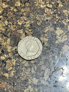 1983 20 Pence cion Great Britian UK Coin Queen Elizabeth II. - Picture 1 of 2