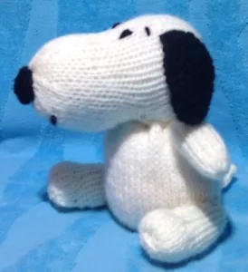 KNITTING PATTERN - Peanuts inspired Snoopy orange cover or 14 cms toy - Picture 1 of 3