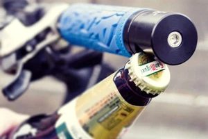 The Pub-Nub Handlebar Bar End Bottle Opener - Black - Novelty Gift for Cyclist - Picture 1 of 7