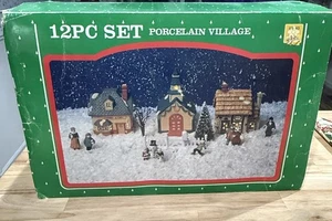 Villaggio di Natale vintage Frank’s Nursery 12pz porcellana illuminata chiesa Taiwan anni 90 - Foto 1 di 12