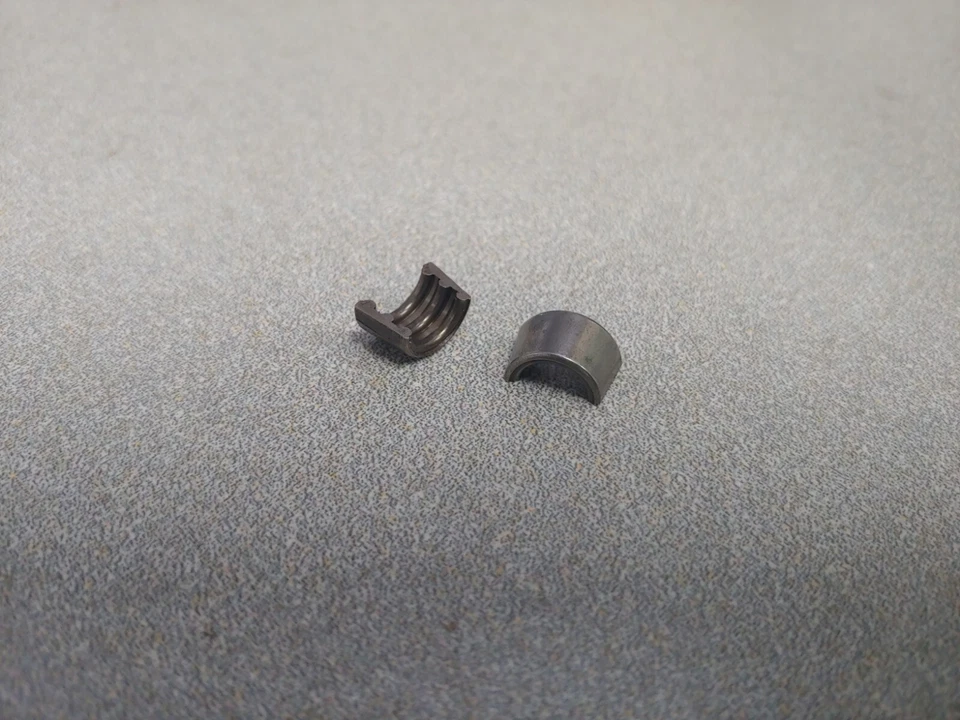 PAR DE MITADES DE PORSCHE 356C 911 912 930 928 944 924S ORIGINALES USADAS Foto 1 de 3