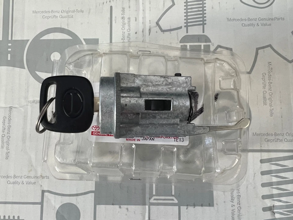 IGNITION SWITCH CYLINDER BARREL TOYOTA DYNA GENUINE - Image 1 of 1