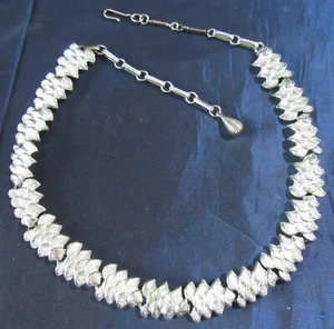 Collana girocollo vintage firmata Coro tono argento - Foto 1 di 5