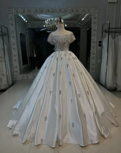 Abiti da sposa bianchi con perline di lusso raso linea A corte treno abiti da sposa - Foto 1 di 10