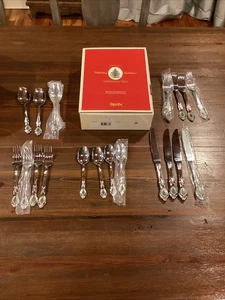 Spode Christmas Tree 18/10 By Wallace Flatware 20 Piece Complete Set - Picture 1 of 11