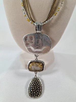 Collar de 3 hilos con colgante de triple gota Laura Ashley  Foto 1 de 4