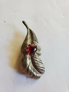 Vintage Brosche Anstecknadel Blattfeder roter Glasstein Herz silberfarben - Bild 1 von 2