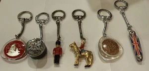 VINTAGE KONVOLUT SCHLÜSSELANHÄNGER MIT BRITISCHEM THEMA - Bild 1 von 4