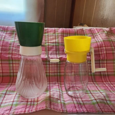 2 Vintage Retro Nut Grinders Yellow, Green, Gemco - Image 1 of 4