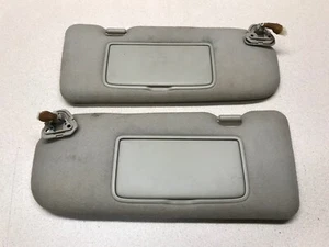 03 - 07 INFINITI G35 SUN VISOR SET ILLUMINATED SHADES OEM SUNVISORS BEIGE RH LH - Bild 1 von 3