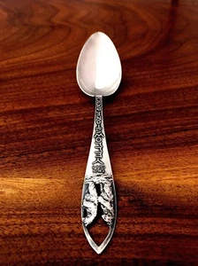 Cucharadita de recuerdo de plata esterlina Charles M. Robbins para Yellowstone: Bear Cubs - Imagen 1 de 9