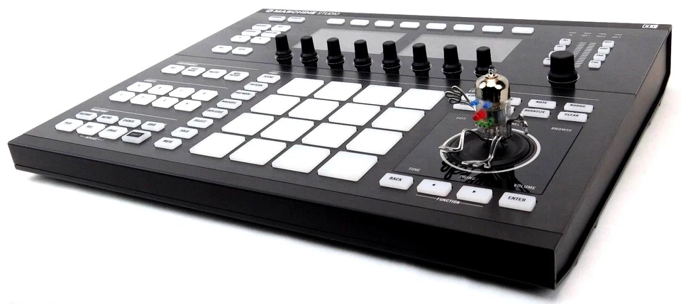 Native Instruments MASCHINE Studio + Software 2.0 + Neuwertig + OVP + Garantie - Bild 1 von 4