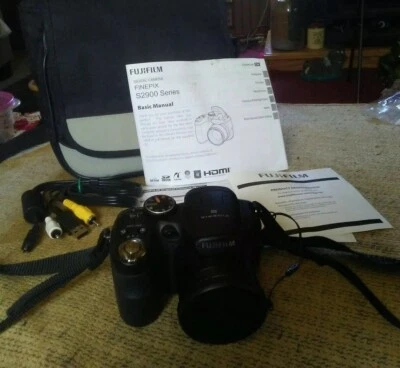 Fujifilm Camera Finepix s2900 Series Fujinon Lens 18× Optical Zoom Black W/Case - Image 1 of 4