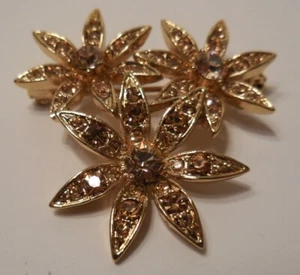 LIZ CLAIBORNE Gold Tone & Peach Rhinestone Flower Brooch Pin - Picture 1 of 4