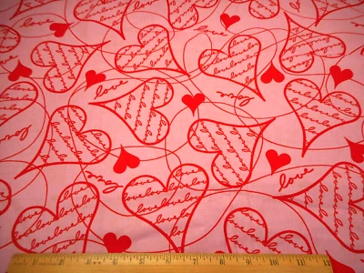 Tela de San Valentín 1 1/8 Yarda OFERTA Corazones Rojos Love Script Edredón Rosa Algodón C Foto 1 de 2