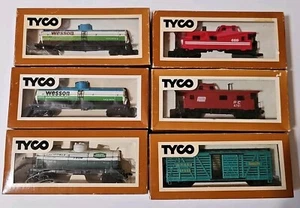 HO Gauge TYCO Vintage Train Lot 6 - 2 Caboose, 3 Oil Tankers, 1 Cattle Car Boxed - Picture 1 of 16