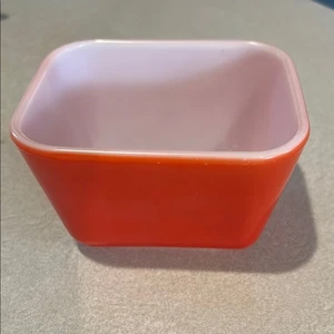 Vntge Pyrex 501-B 1½ Cup Primary Red Refrigerator Dish - Picture 1 of 9