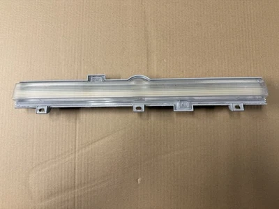 93-96 凯迪拉克 Fleetwood 后备反向灯外壳组件 5715 — 第 1/4 张图片