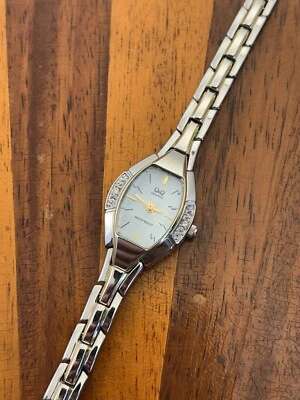 Q&Q Women's Watch Crystal Bezel Two Tone 20mm New Battery - image 1 of 4