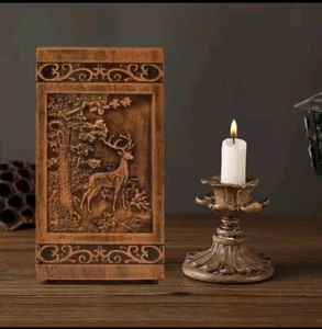 Kiefernholz Feuerbestattung Urne für Naturliebhaber aufwendig geschnitzt Hirsch Naturszene  - Bild 1 von 18