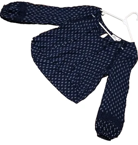 Hollister V-Neck Crop Top Women's Size XS Blue Floral Knit Lace Trim Hi Low Hem - Picture 1 of 10