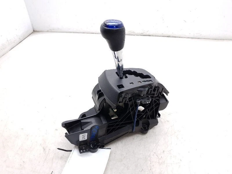 Toyota Prius C 2012 dos tracción delantera transmisión automática palanca de cambios conjunto  Foto 1 de 4