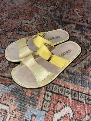Alegria US 6 - 6.5 EU 36 Karmen 一脚蹬凉鞋黄色皮革拖鞋木底鞋 — 第 1/4 张图片