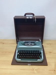 Vintage 1950s Imperial Good Companion 4 Portable Typewriter With Case & Keys - Picture 1 of 15
