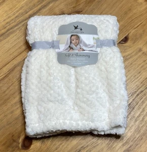 Manta de seguridad suave y brillante para bebé Adirondack 30 x 40 pulgadas Marfil/Crema - Imagen 1 de 5