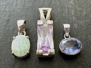 THREE VINTAGE STERLING SILVER SPRING COLOR GEM CHARM PENDANTS G354 - Picture 1 of 17