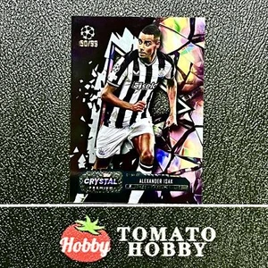 TOPPS CRISTAL PREMIUM UEFA 2023-24 ALEXANDER ISAK/99 REFRACTOR PÚRPURA NEWCASTLE - Imagen 1 de 2