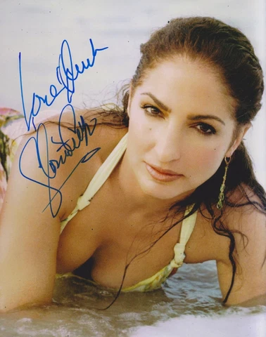 Gloria Estefan Signed 10x8 Photo AFTAL Cover