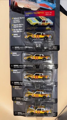Johnny Lightning Stock Car Legends 1983 Monte Carlo Darrell Waltrip #11 Pepsi Foto 1 de 4
