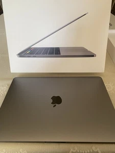 MacBook Pro 13’’ (2019) – 2,4 GHz i5 / 8GB / 256GB – Touch Bar – - Zdjęcie 1 z 8