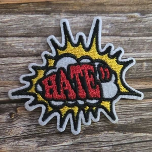 Hass! Comic Buch Schrift Indie Pop Art 80er 90er Stil Bügelbild Patch - Bild 1 von 2