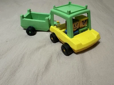 Coche de juguete vintage años 60 Playskool verde/amarillo #385 vagón #386 + 2 personas Foto 1 de 4