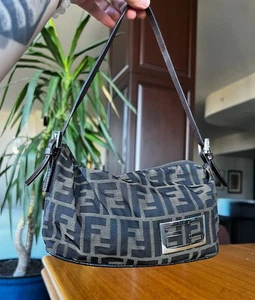 Auténtico Bolso de Hombro FENDI Zucca Baguette FF Logo - Imagen 1 de 16