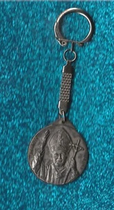 VINTAGE POPE JOHN PAUL II JOANNES ROME ITALY KEYCHAIN - Picture 1 of 2