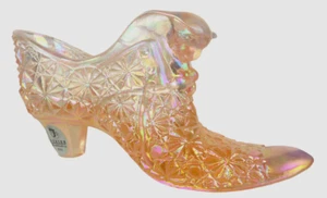 Scarpa in vetro artistico Fenton rosa opalescente margherita e bottone testa di gatto anni 60 con adesivo - Foto 1 di 9