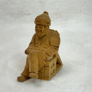 Daigle de madera tallada a mano de colección sentado en silla arte canadiense - Imagen 1 de 9