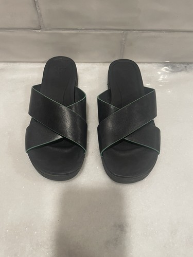 Sandali da donna neri UGG Kari in pelle taglia 7