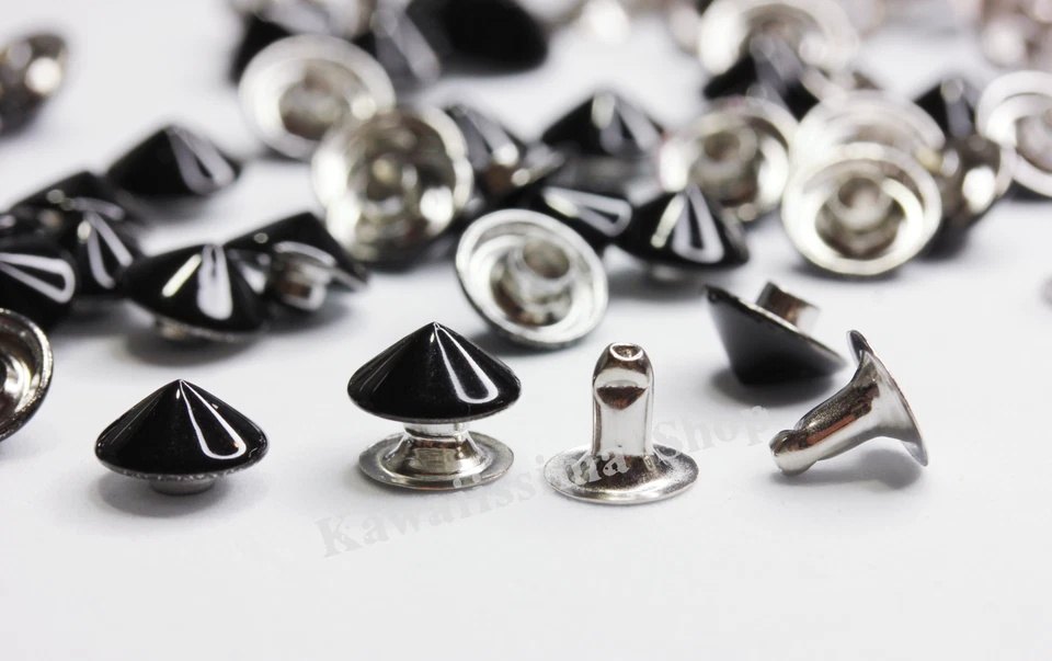 Da 50pz a 1000pz a scelta borchie a cono con rivetto 9mm colore nero smaltato - Immagine 1 di 1