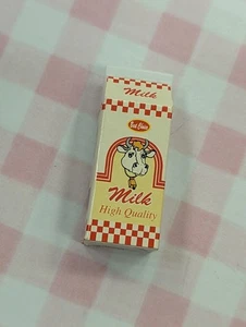 Cartón de leche vintage para cocina de casa de muñecas Barbie - Imagen 1 de 8